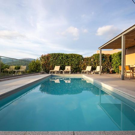 Onar - Luxury Villas อาร์กอสโตลี ภายนอก รูปภาพ