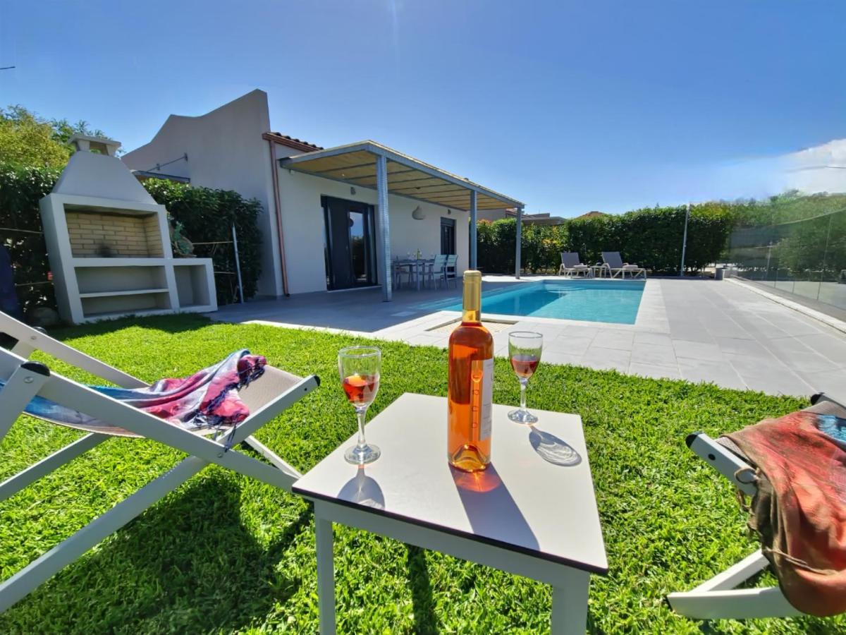 Onar - Luxury Villas อาร์กอสโตลี ภายนอก รูปภาพ