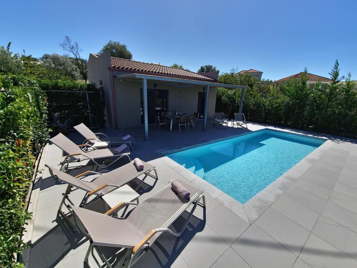 Onar - Luxury Villas อาร์กอสโตลี ภายนอก รูปภาพ