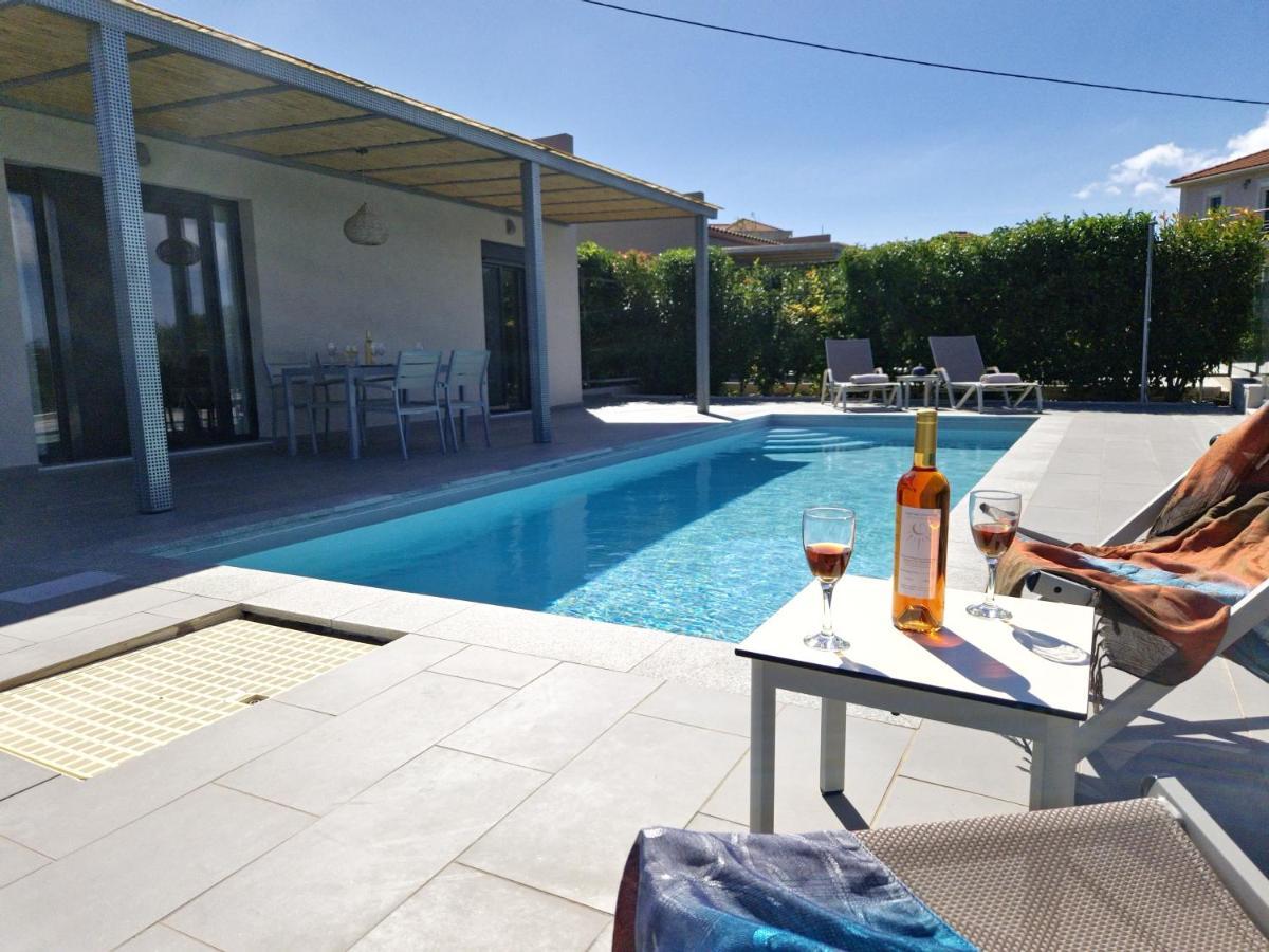 Onar - Luxury Villas อาร์กอสโตลี ภายนอก รูปภาพ